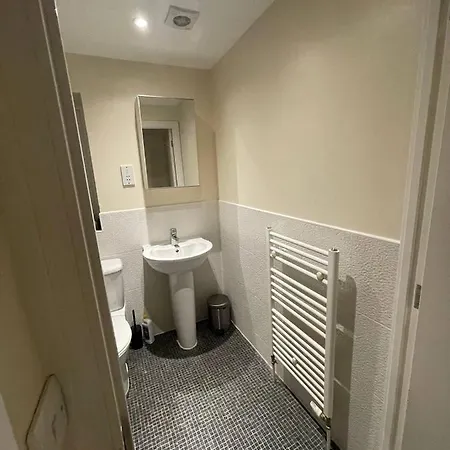 Pleasant Coach House With Garage Southmead * Bristol