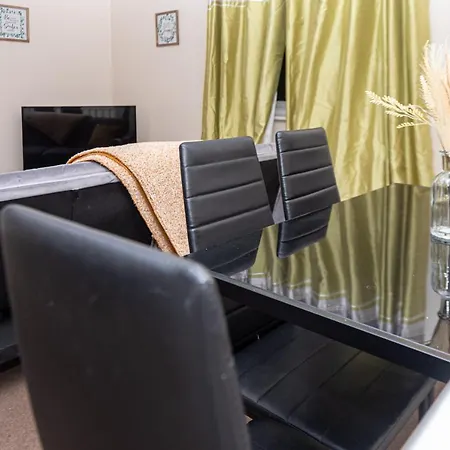 Pleasant Coach House With Garage Southmead Apartment Bristol