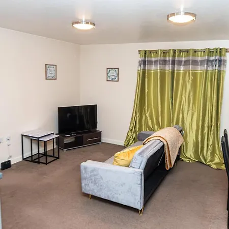 Pleasant Coach House With Garage Southmead * Bristol