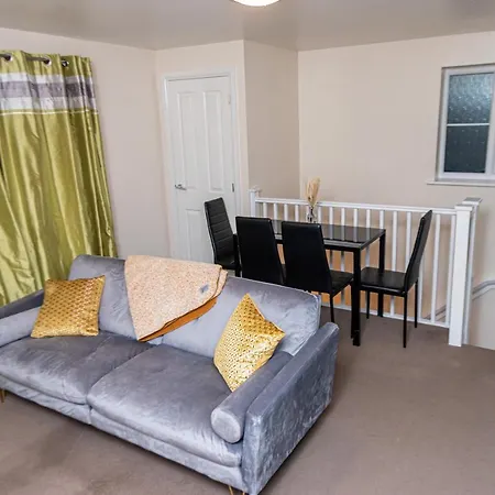 Pleasant Coach House With Garage Southmead * Bristol